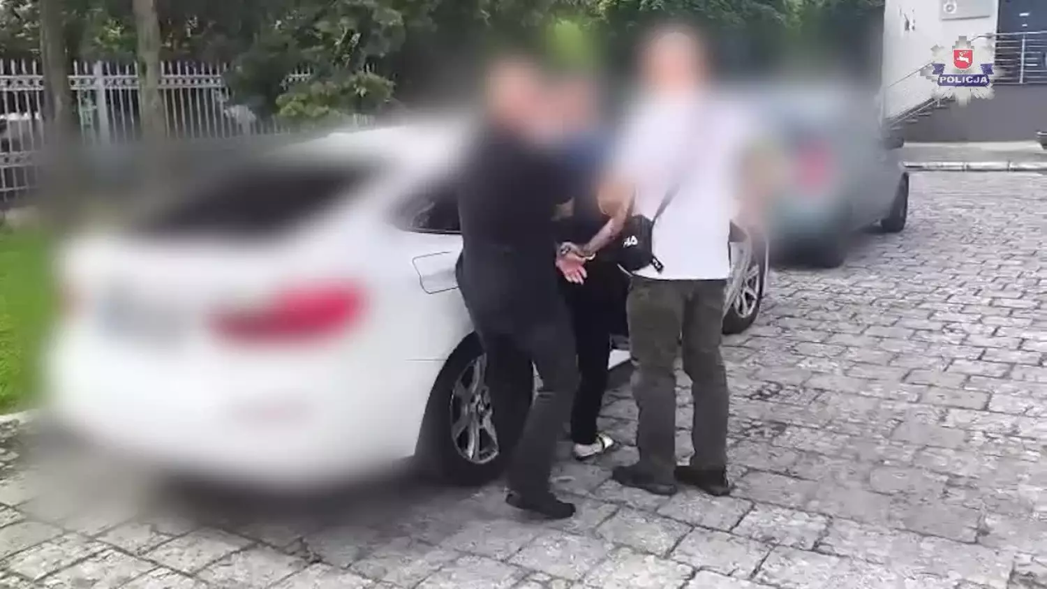 Kontrterroryści wkroczyli do mieszkania w Łukowie.mp4