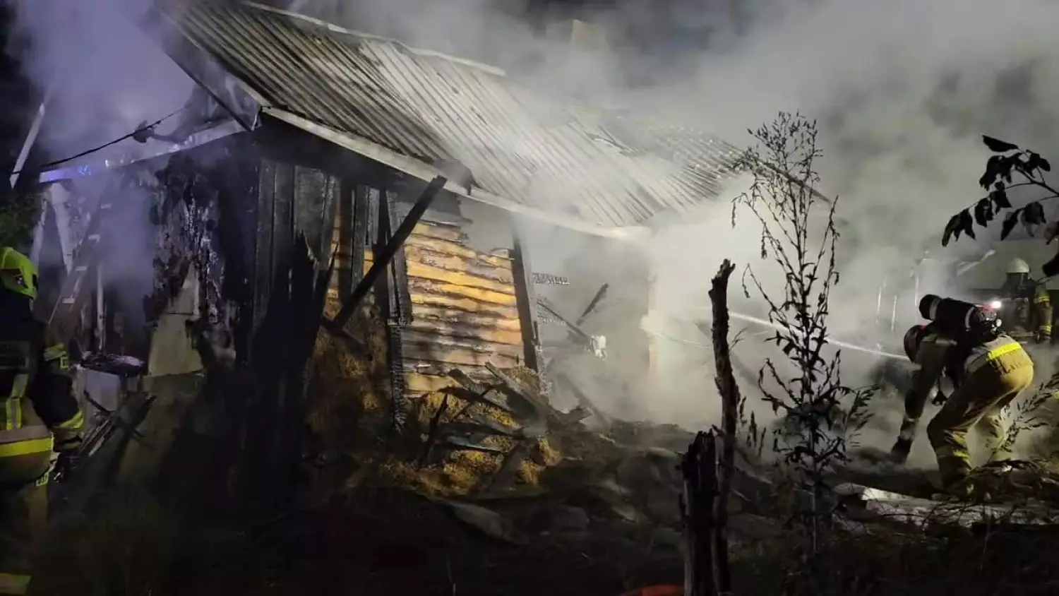 Pożar budynku w Białej Podlaskiej przy ulicy Olszowej.mp4