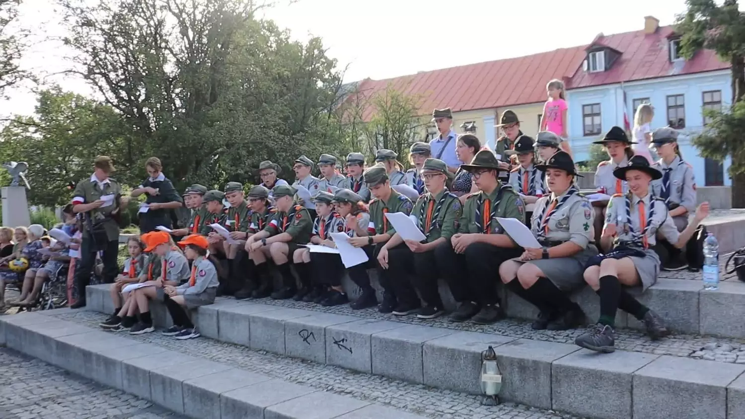 Harcerze na obchodach 81. rocznicy wybuchu Powstania Warszawskiego.mp4