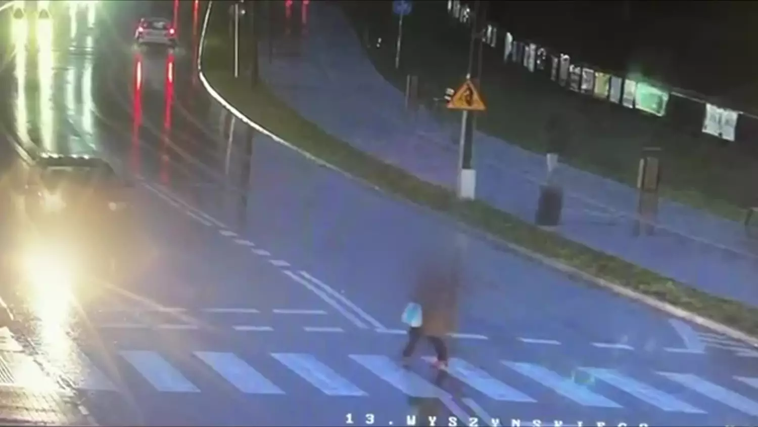 Kobiety potrącone na przejściu dla pieszych.mp4